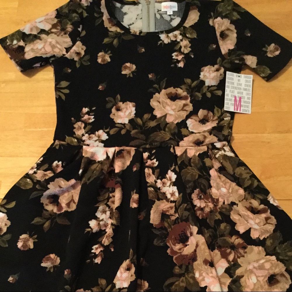 LuLaRoe Medium Amelia Vintage Roses NWT New Print!